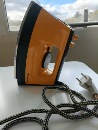 Plancha de ropa vintage naranja