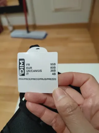 Sujetador Dim Negro Sin Estrenar, con etiqueta.