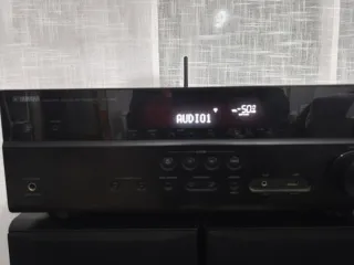 Amplificador y Altavoces Yamaha Negros