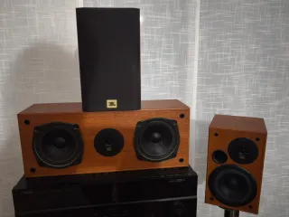 Amplificador y Altavoces Yamaha Negros