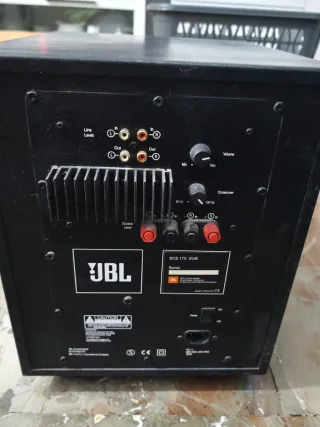 Amplificador y Altavoces Yamaha Negros