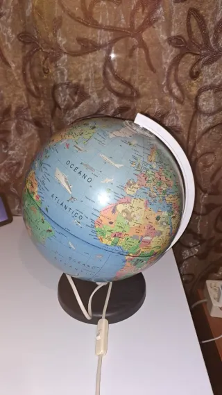 Lámpara Globo Terra Iluminado