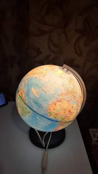 Lámpara Globo Terra Iluminado