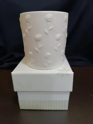 Candela profumata   in porcellana bianca