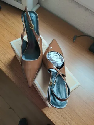 Zapatos de tacón marrones