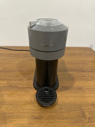 Cafetera Nespresso Vertuo Gris
