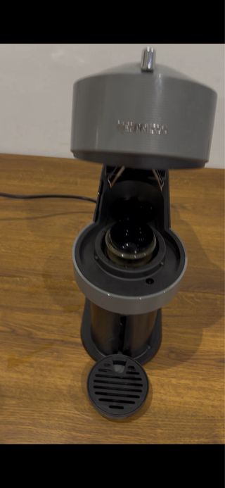 Cafetera Nespresso Vertuo Gris