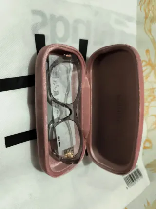 Vendo gafas Ray-Ban y otras marcas como Prada. Hay