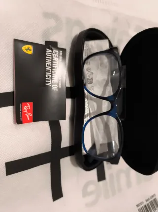 Vendo gafas Ray-Ban y otras marcas como Prada. Hay