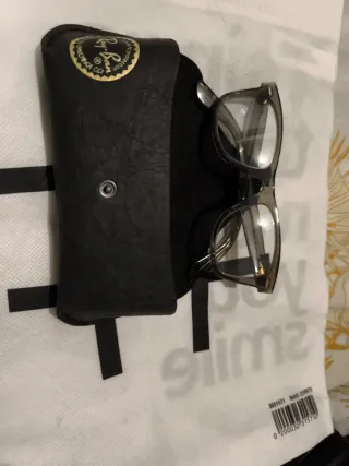 Vendo gafas Ray-Ban y otras marcas como Prada. Hay