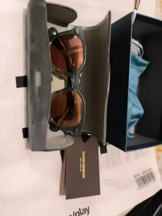 Vendo gafas Ray-Ban y otras marcas como Prada. Hay