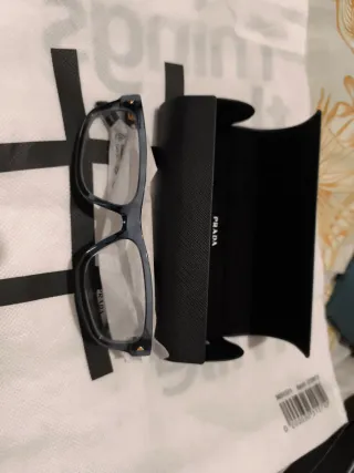 Vendo gafas Ray-Ban y otras marcas como Prada. Hay