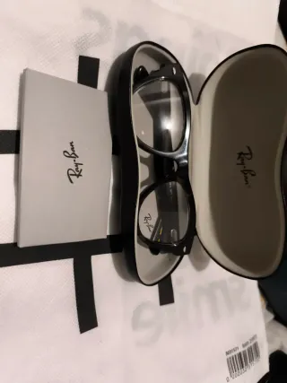 Vendo gafas Ray-Ban y otras marcas como Prada. Hay