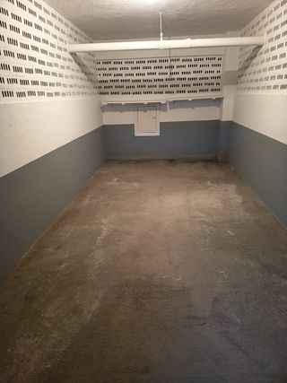 Garaje cerrado en Zumaia (Aita Mari).