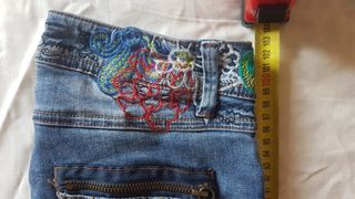 Jeans Desigual con Efectos Floral y Desgastados