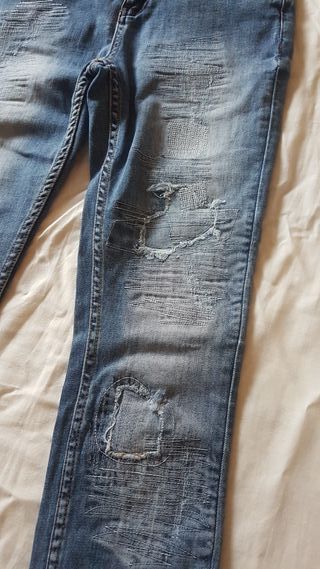 Jeans Desigual con Efectos Floral y Desgastados