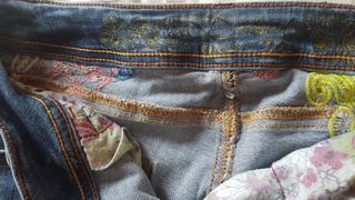 Jeans Desigual con Efectos Floral y Desgastados