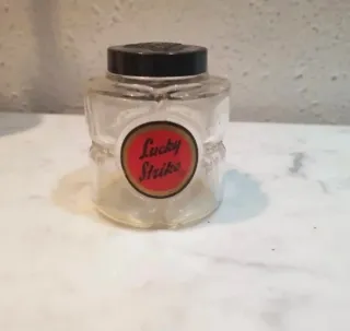 Bote antiguo Lucky Strike
