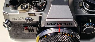 Olympus OM10 Cámara Analógica + Manual Adapter