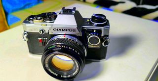 Olympus OM10 Cámara Analógica + Manual Adapter