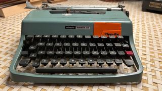 Máquina de escribir Olivetti Lettera 32