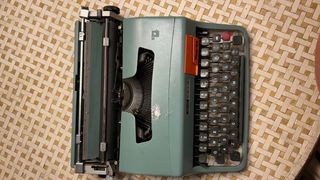 Máquina de escribir Olivetti Lettera 32