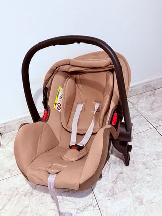 Bebe Confort adaptable en coche