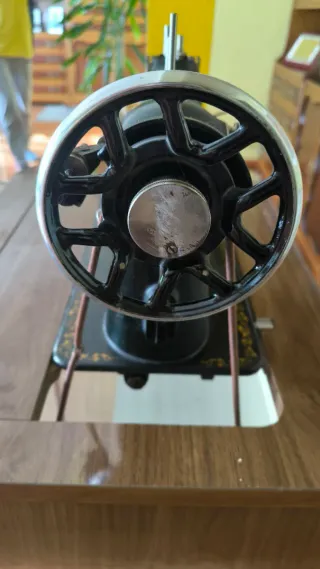 Máquina de coser ALFA antigua con mueble