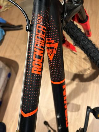 Bicicleta montaña negra y roja  A estrenar .