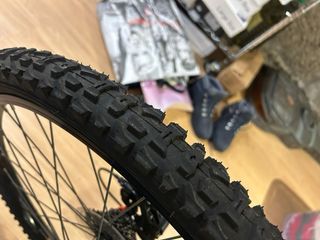 Bicicleta montaña negra y roja  A estrenar .