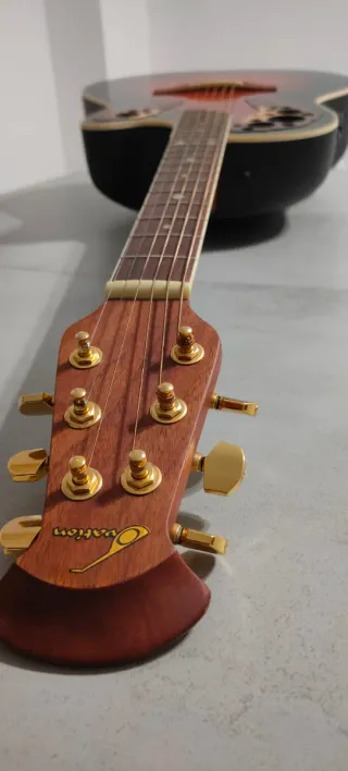 Guitarra Ovation Celebrity de Luxe