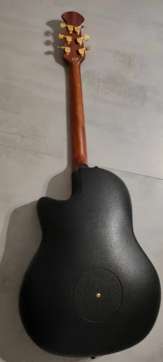 Guitarra Ovation Celebrity de Luxe