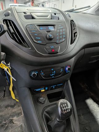 Ford Transit Courier 2021