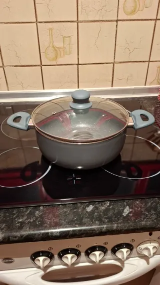 Freidora San Ignacio, 24 cm. Nunca se ha usado.