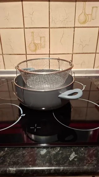 Freidora San Ignacio, 24 cm. Nunca se ha usado.