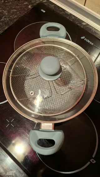 Freidora San Ignacio, 24 cm. Nunca se ha usado.