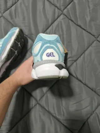 Zapatillas Asics Azul y Blanco