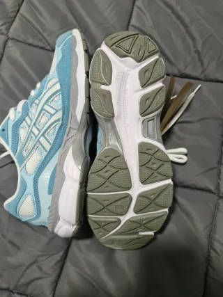 Zapatillas Asics Azul y Blanco