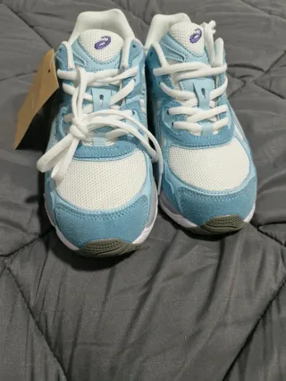 Zapatillas Asics Azul y Blanco