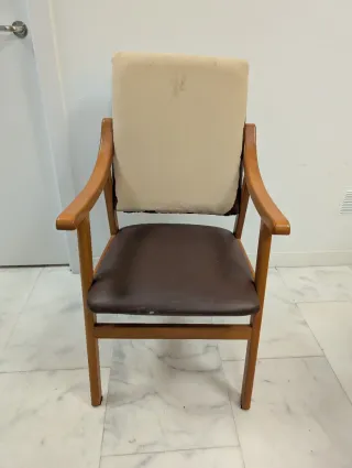 Sillón de madera y tapizado