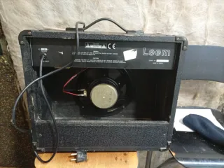 Amplificador LEEM BA 1040 negro 8 ohmios 40 watios