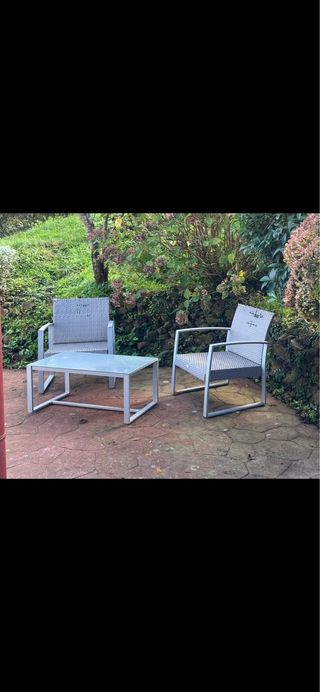 Conjunto de jardín mesa y 2 sillas tienen cojín