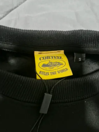 Sudadera gris con estampado ovalado