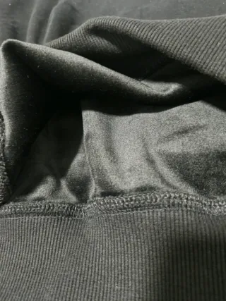 Sudadera gris con estampado ovalado