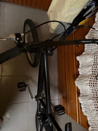 Bicicleta BMX negra