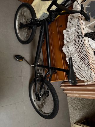 Bicicleta BMX negra