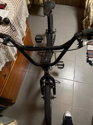 Bicicleta BMX negra