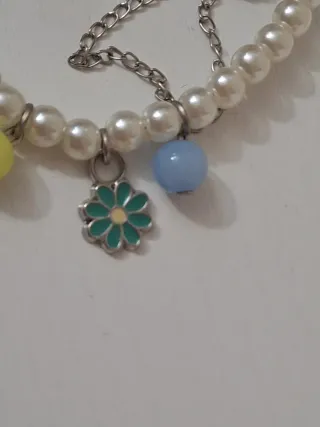Pulsera perlas y plata con charms