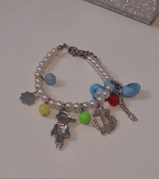 Pulsera perlas y plata con charms
