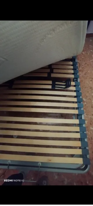 Cama articulada con somier metálico hidráulico